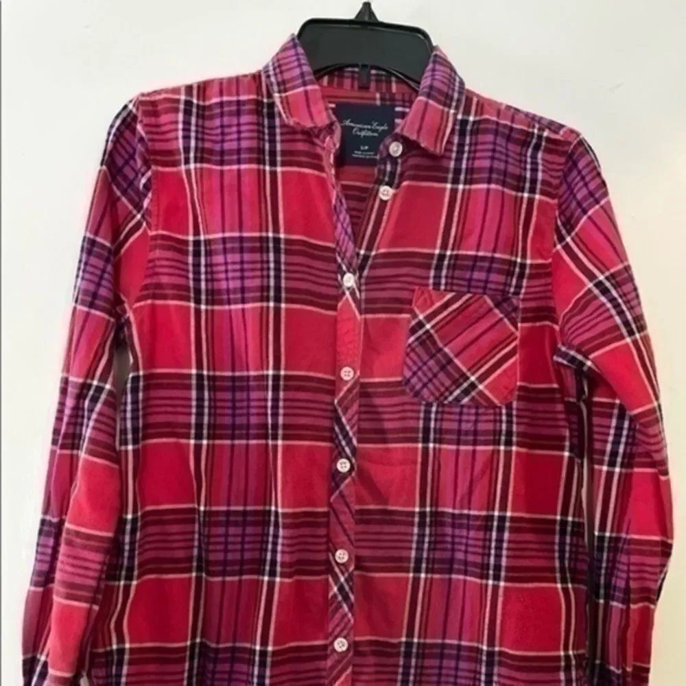 Women’s Flannel American Outfitters button down size Small pink, red & blue